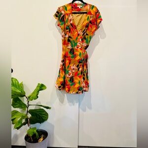 Eva Mendes floral wrap dress
Size Large